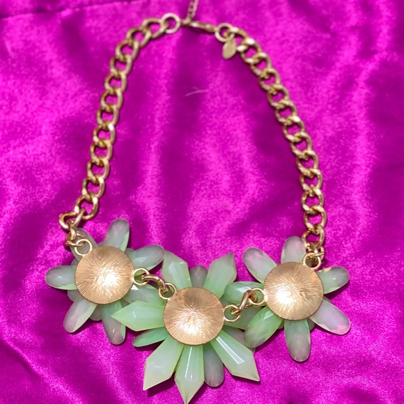 Mint statement necklace. - Picture 5 of 9